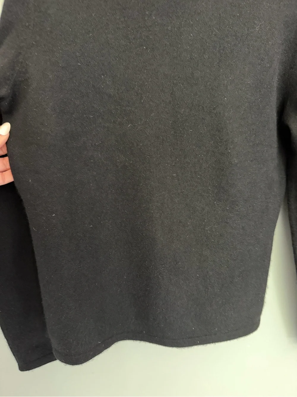Saks Fifth Avenue 100% Cashmere Classic Black Monochrome Turtleneck Sweater